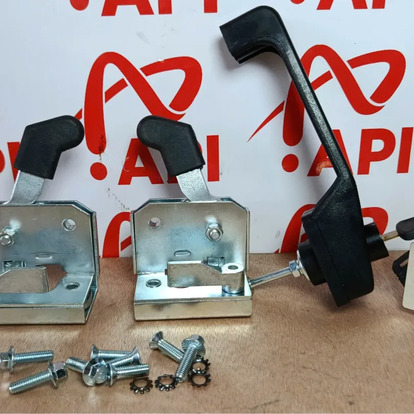 Bộ Khóa Cửa Cabin Xe Xúc Lật – Dễ Lắp, Có Sẵn Chìa