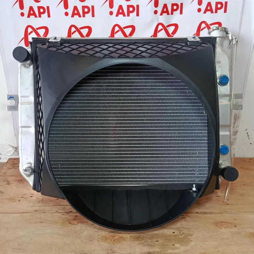 Két nước làm mát xe nâng