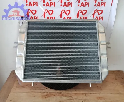 Két nước làm mát xe nâng