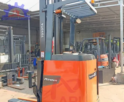 Xe nâng điện đứng lái Toyota 2 tấn