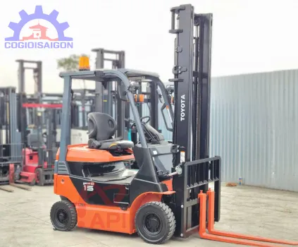 Xe nâng điện Toyota 1,5 tấn ngồi lái